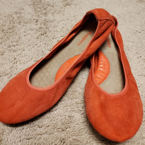 hush puppies suede flats